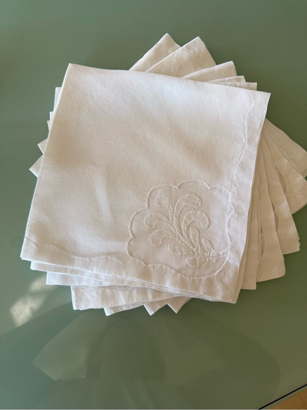 Embroidered White Cloth Napkins - Set of Linen-Feel Dinner Napkins
